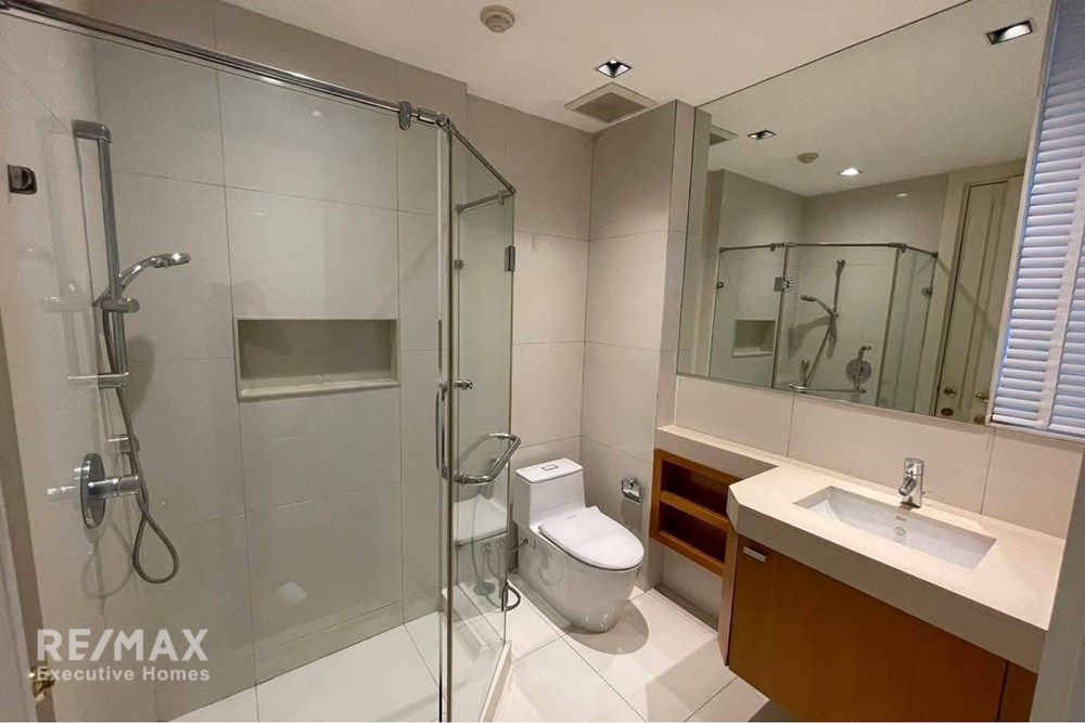 Luxury 2BR Condo at Athenee Residence | 133sqm | 2 Private Parking | 4 mins Walk to BTS Phloen Chit 8