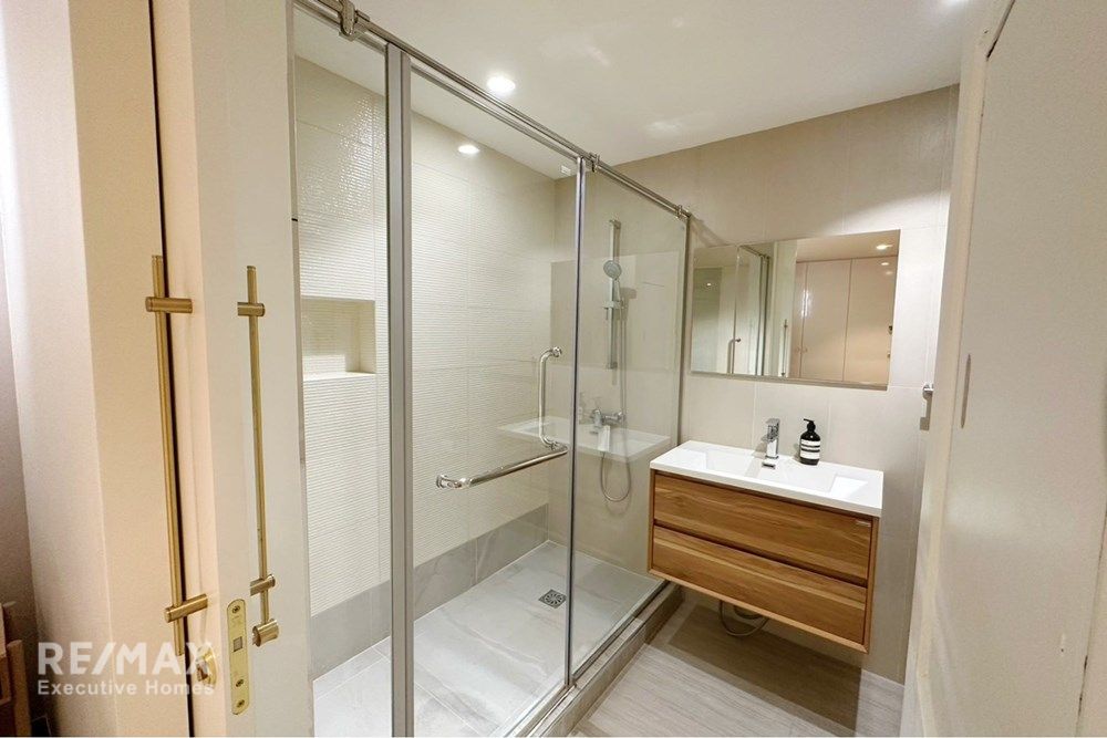 High-Floor 2BR Condo for Rent at 89K | 139sqm in Sukhumvit 39 | Proximity to International Schools 9