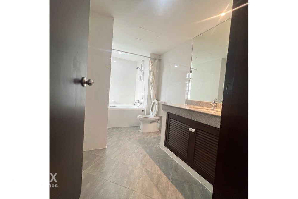 Luxury 3BR Condo for Rent at 115K | 290sqm High-Floor Living in Sukhumvit 24 | Pets Allowed 12