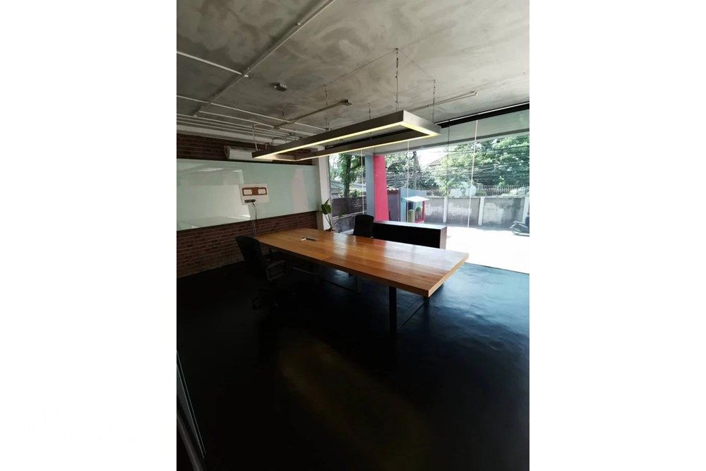 5-Storey Mixed-Use Building for Sale in Ekkamai 22 - 2,200sqm Land Opportunity 4