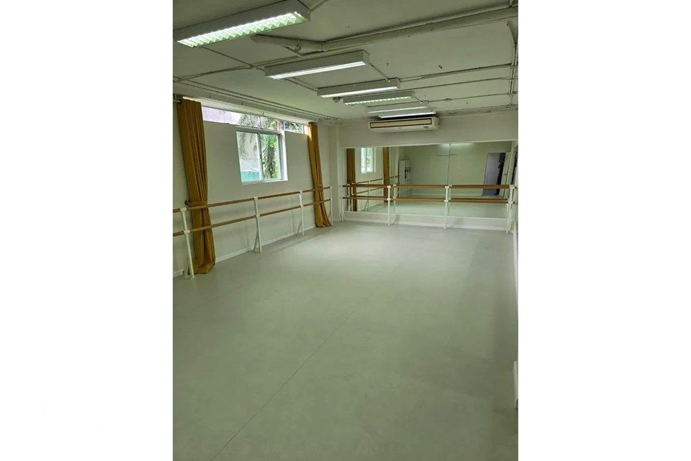 5-Storey Mixed-Use Building for Sale in Ekkamai 22 - 2,200sqm Land Opportunity 6