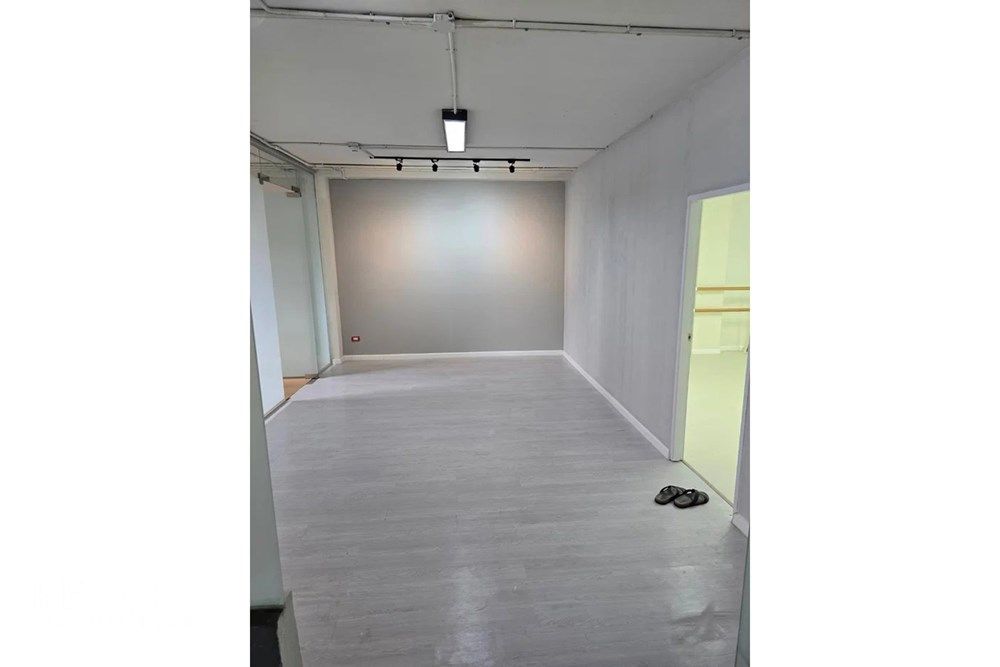 5-Storey Mixed-Use Building for Sale in Ekkamai 22 - 2,200sqm Land Opportunity 7