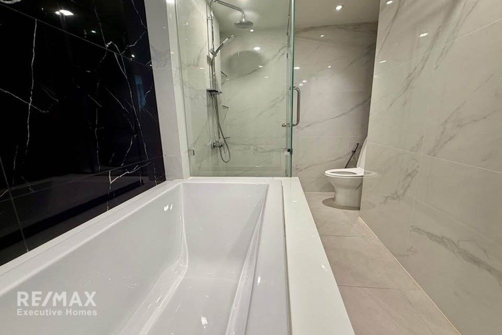 Renovated 31BR Condo for Rent at 110K in Sukhumvit 24 - 13 Mins Walk to MRT Queen Sirikit 14