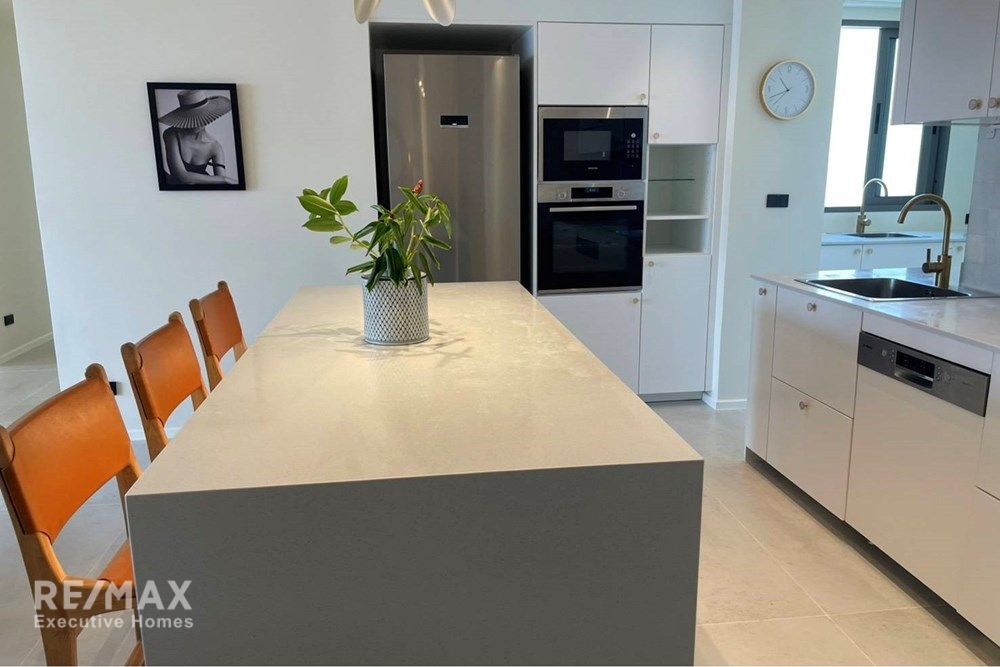 For Sale: 3BR Condo in D.S. Tower 2 Sukhumvit 39 - 130sqm, High Floor 5