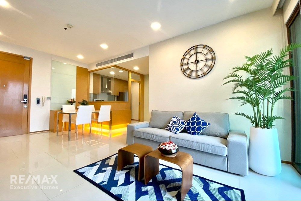 River View 1BR Condo for Rent at The Emporio Place - 37th Floor, 66sqm, 14 mins Walk to BTS Phrom Phong 4