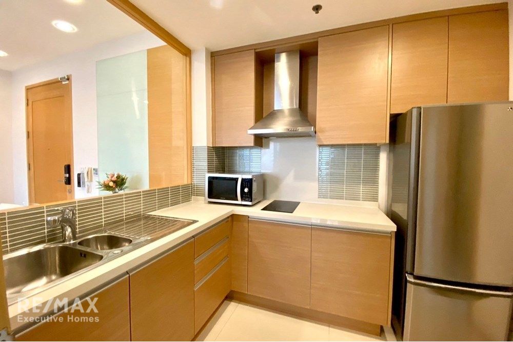 River View 1BR Condo for Rent at The Emporio Place - 37th Floor, 66sqm, 14 mins Walk to BTS Phrom Phong 5