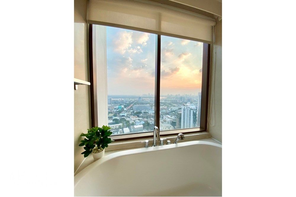 River View 1BR Condo for Rent at The Emporio Place - 37th Floor, 66sqm, 14 mins Walk to BTS Phrom Phong 9