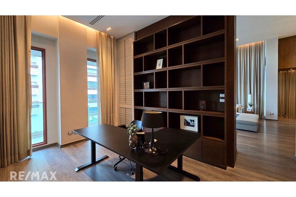 Luxurious 3-Bedroom Condo Steps from BTS Phloen Chit in Bangkok 3