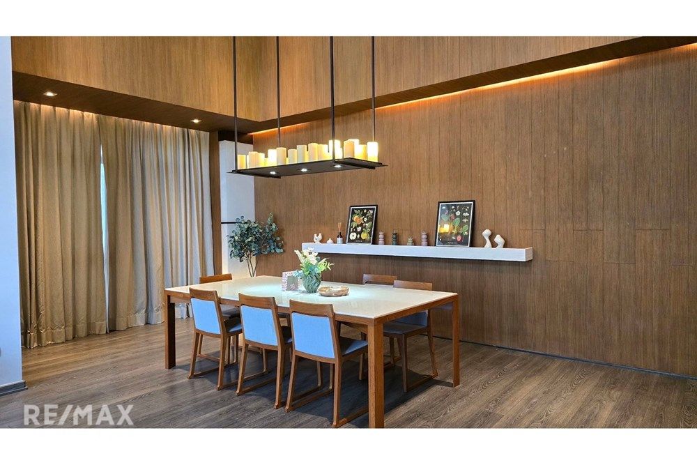 Luxurious 3-Bedroom Condo Steps from BTS Phloen Chit in Bangkok 4