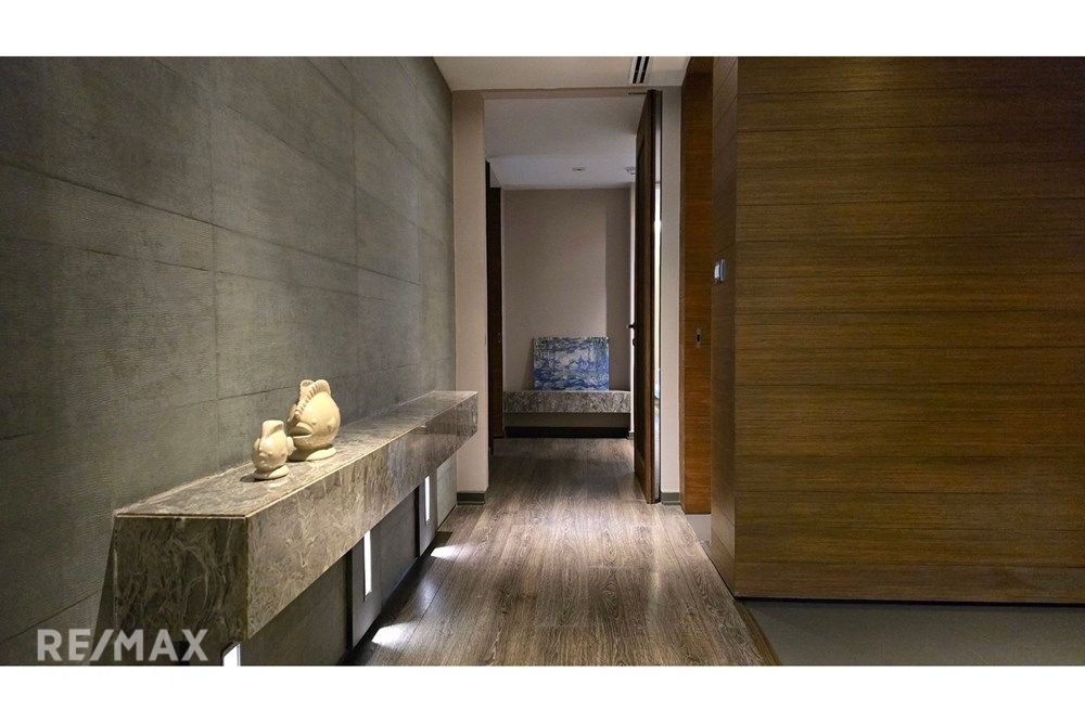 Luxurious 3-Bedroom Condo Steps from BTS Phloen Chit in Bangkok 7