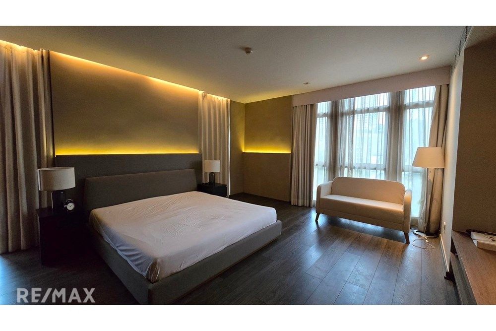 Luxurious 3-Bedroom Condo Steps from BTS Phloen Chit in Bangkok 8