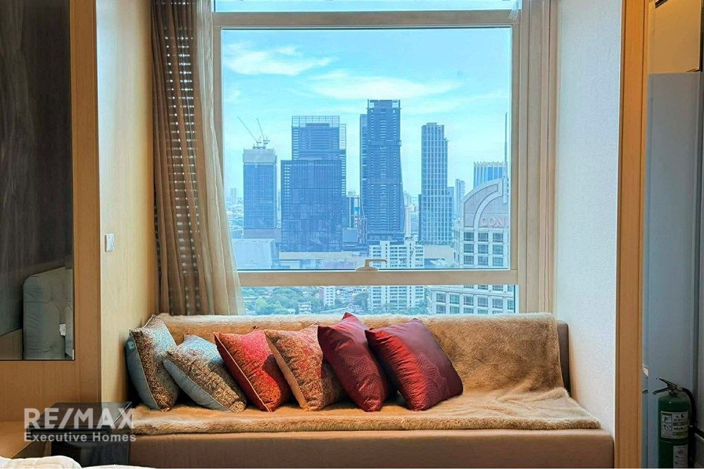 Luxury 140sqm Corner Unit for Rent at Athenee Residence, 4 mins to BTS Phloen Chit, 37th Floor 4