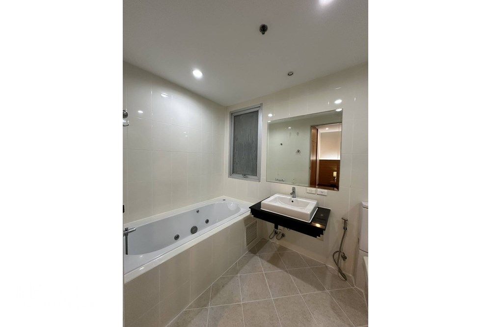 Duplex Condo for Rent 75K | 150sqm, 21BR | 250m to BTS Asoke | Close to NIST 9