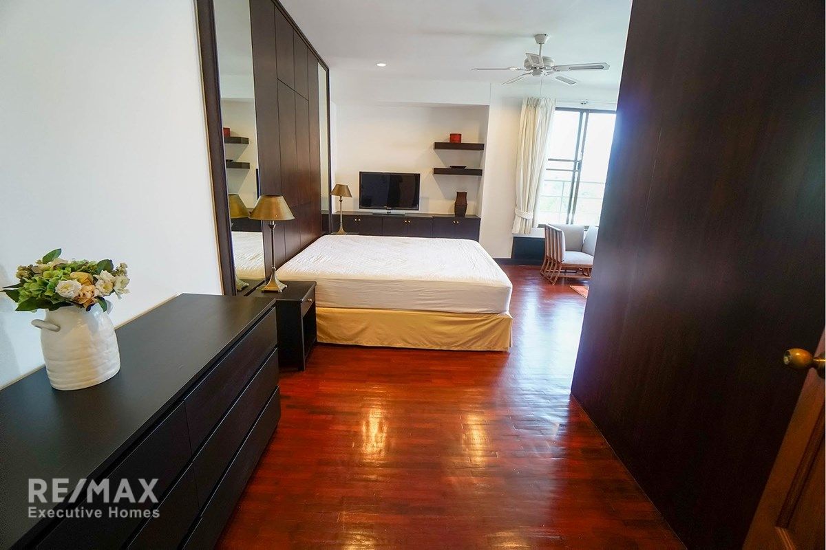 Spacious 420sqm Duplex Penthouse for Rent | 4BRStudy | 200m from BTS Phrom Phong 11