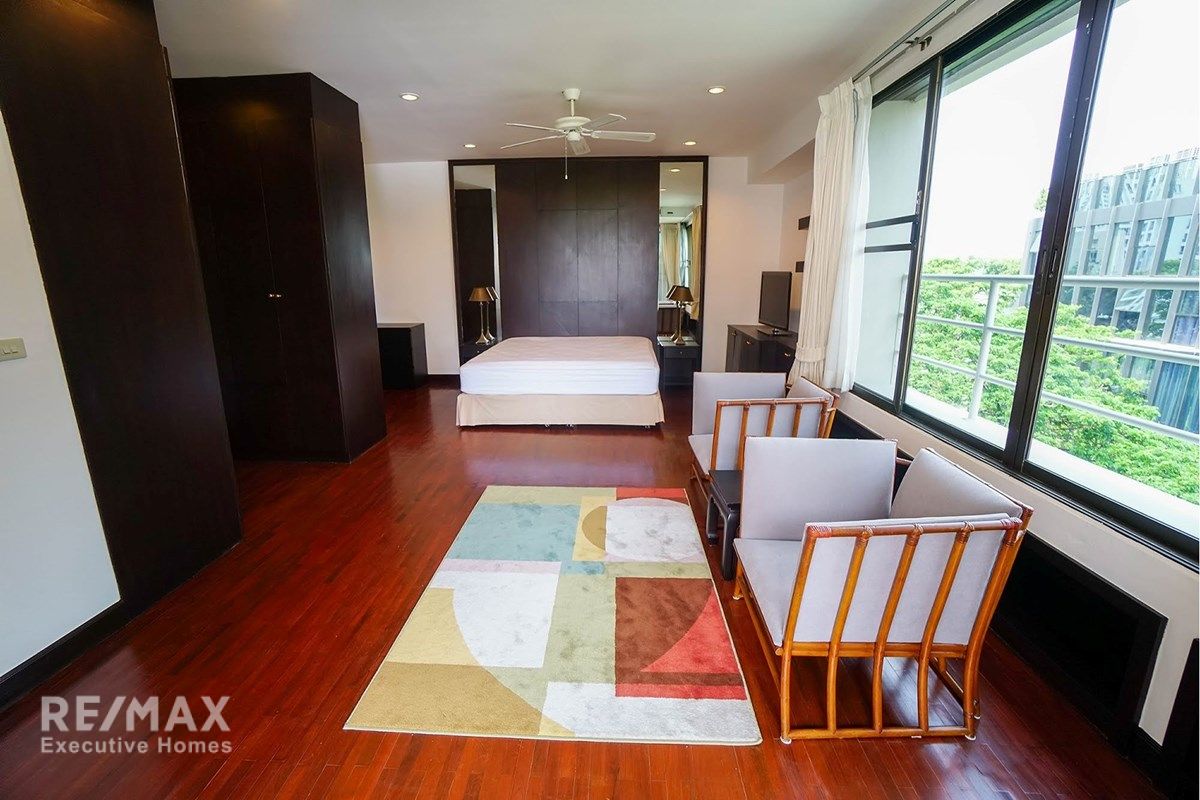Spacious 420sqm Duplex Penthouse for Rent | 4BRStudy | 200m from BTS Phrom Phong 12