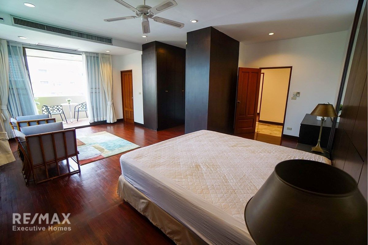 Spacious 420sqm Duplex Penthouse for Rent | 4BRStudy | 200m from BTS Phrom Phong 13