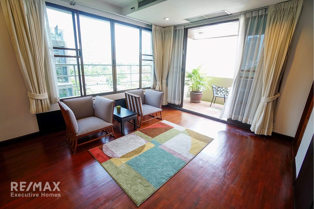 Spacious 420sqm Duplex Penthouse for Rent | 4BRStudy | 200m from BTS Phrom Phong 14