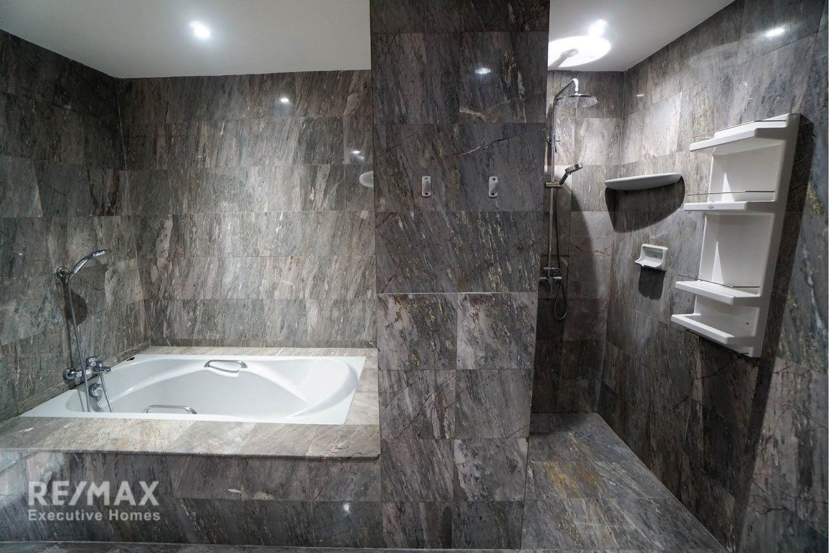 Spacious 420sqm Duplex Penthouse for Rent | 4BRStudy | 200m from BTS Phrom Phong 15