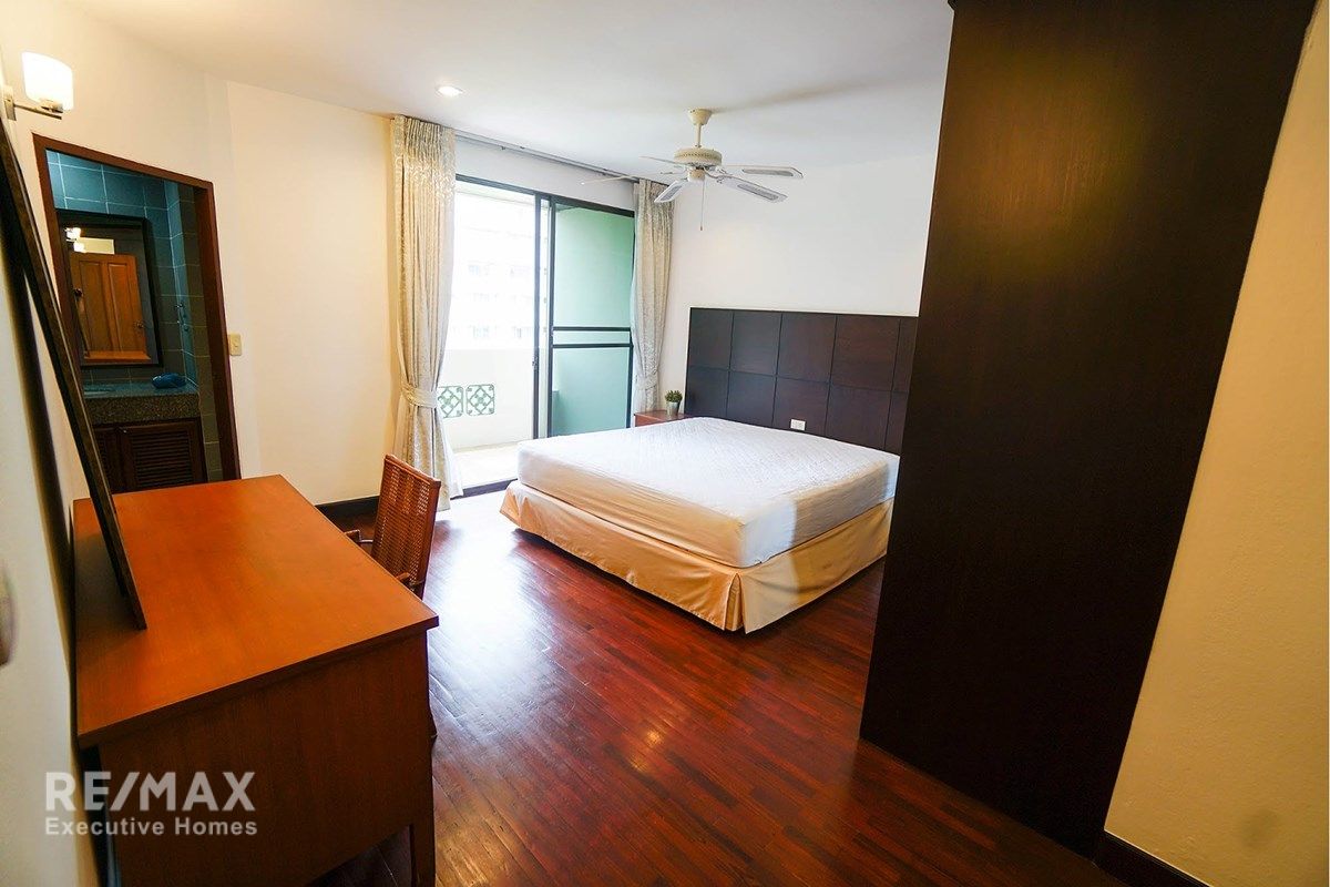 Spacious 420sqm Duplex Penthouse for Rent | 4BRStudy | 200m from BTS Phrom Phong 16