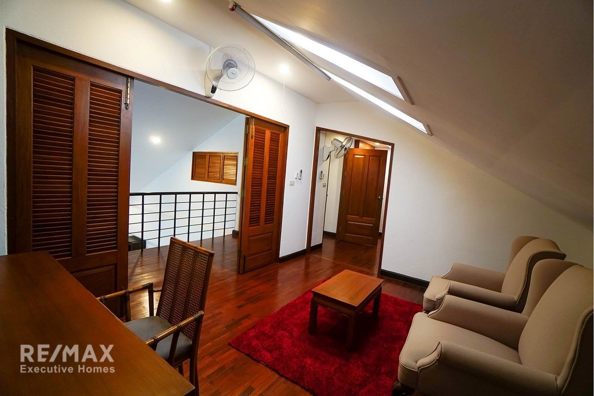 Spacious 420sqm Duplex Penthouse for Rent | 4BRStudy | 200m from BTS Phrom Phong 18