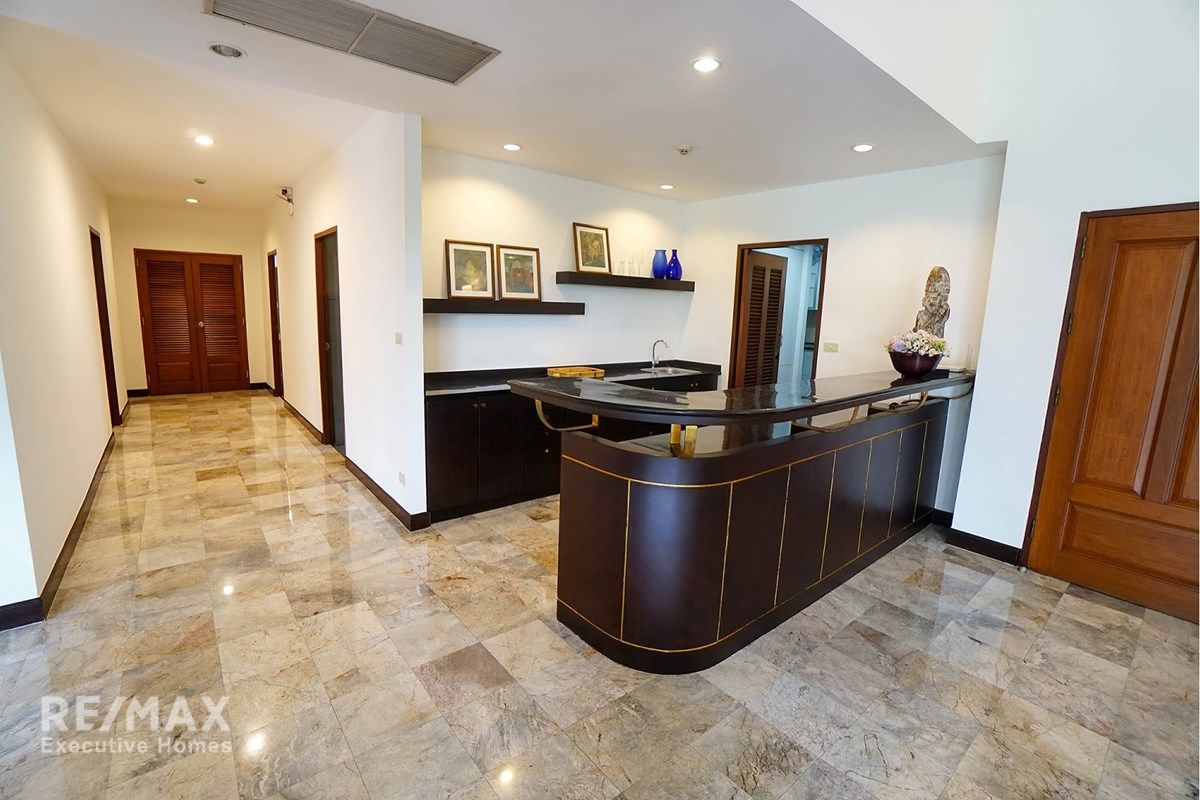 Spacious 420sqm Duplex Penthouse for Rent | 4BRStudy | 200m from BTS Phrom Phong 3
