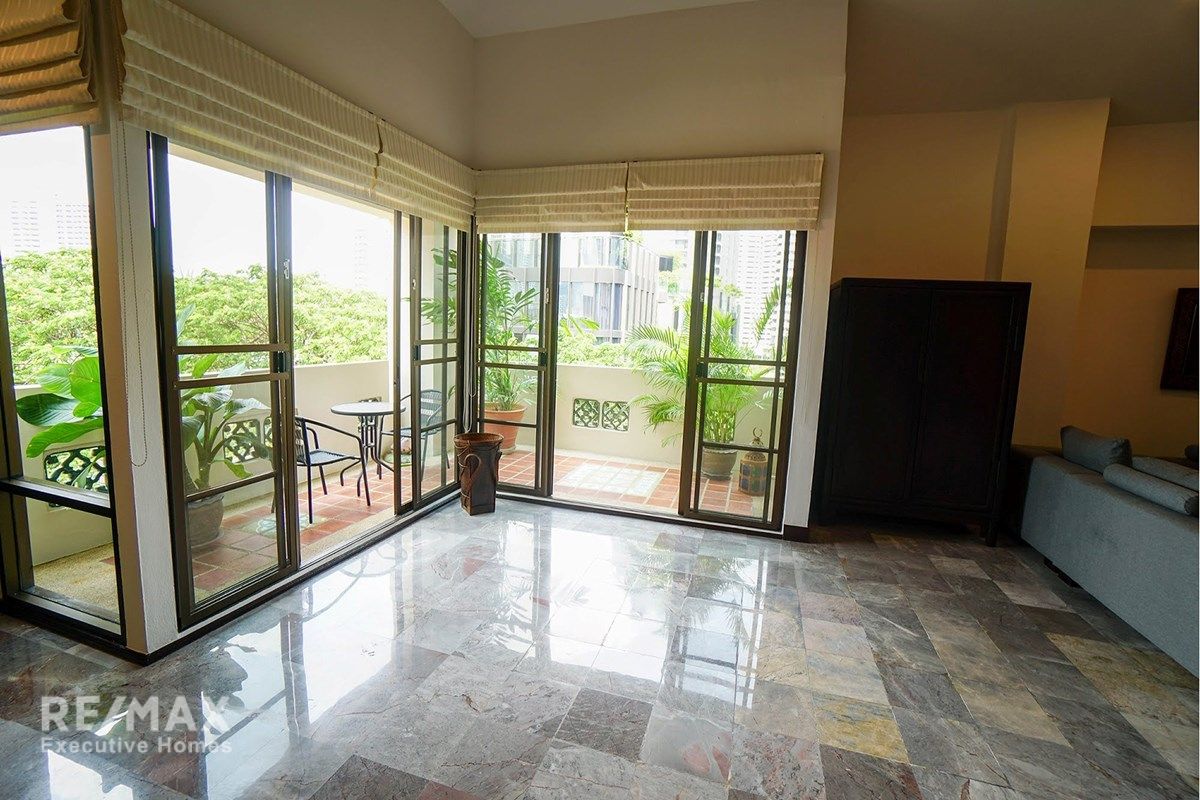 Spacious 420sqm Duplex Penthouse for Rent | 4BRStudy | 200m from BTS Phrom Phong 5