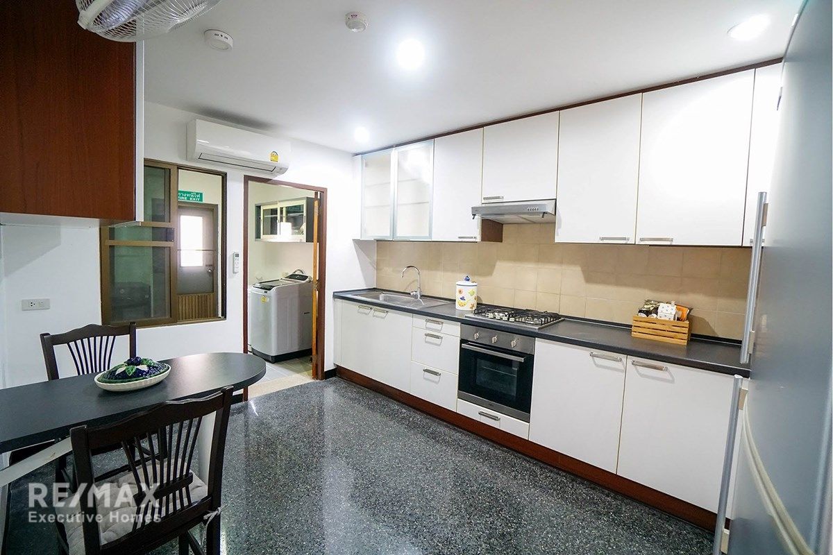 Spacious 420sqm Duplex Penthouse for Rent | 4BRStudy | 200m from BTS Phrom Phong 8