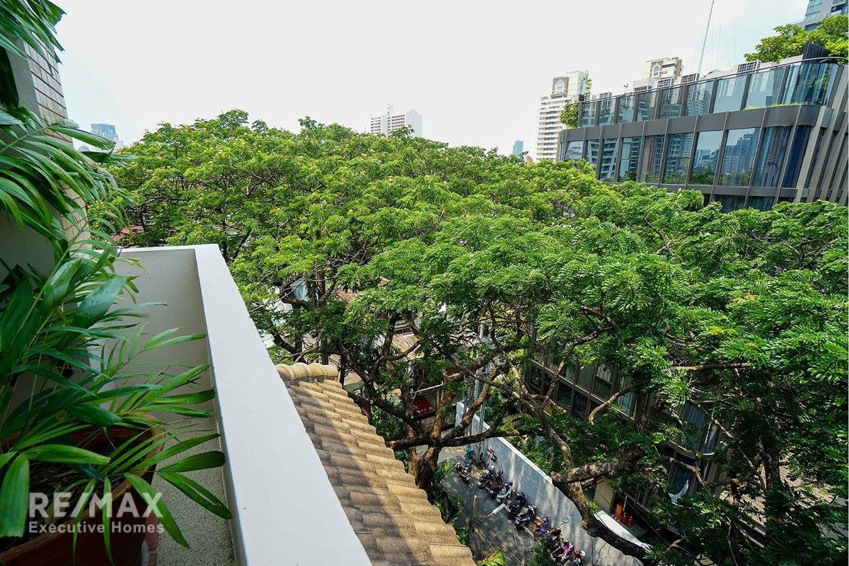 Spacious 420sqm Duplex Penthouse for Rent | 4BRStudy | 200m from BTS Phrom Phong 9