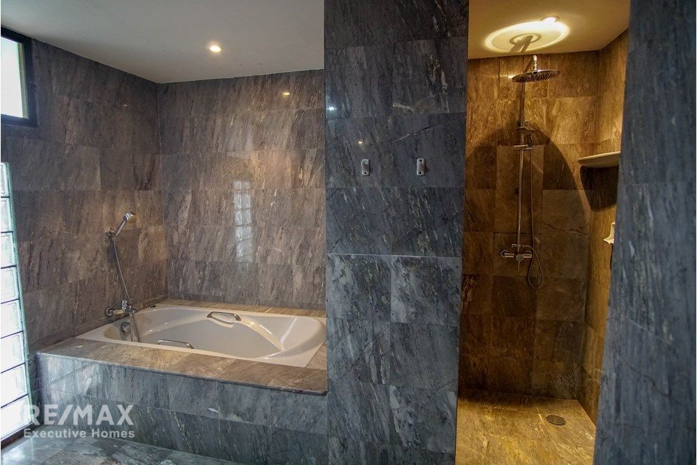 Luxury 4BR Duplex Condo with Study for Rent 130K | 420sqm | BTS Phrom Phong 14