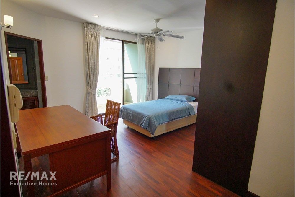 Luxury 4BR Duplex Condo with Study for Rent 130K | 420sqm | BTS Phrom Phong 17