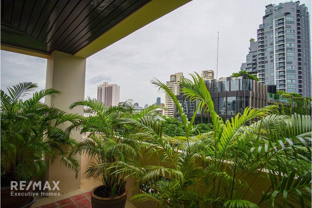 Luxury 4BR Duplex Condo with Study for Rent 130K | 420sqm | BTS Phrom Phong 5