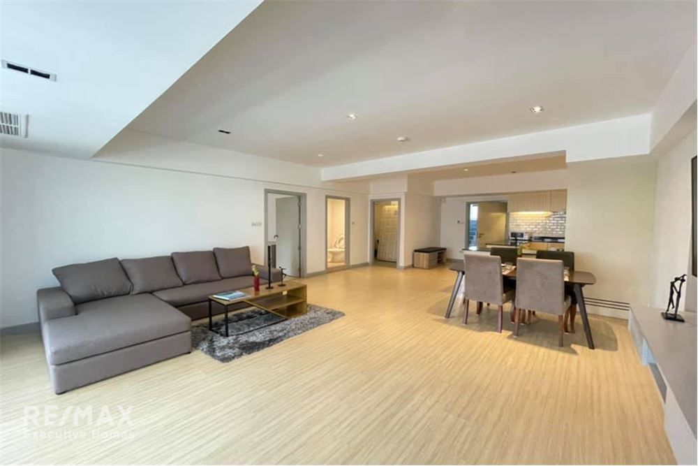 2BR Pet-Friendly Condo for Rent at 85K in Sukhumvit 19, Steps from BTS Asoke 2