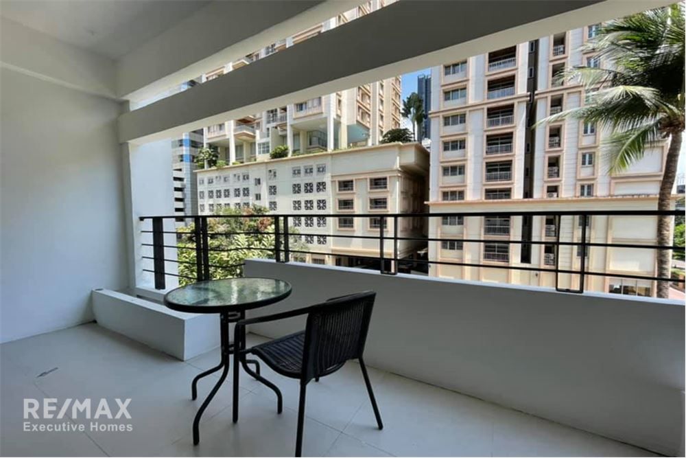 2BR Pet-Friendly Condo for Rent at 85K in Sukhumvit 19, Steps from BTS Asoke 3