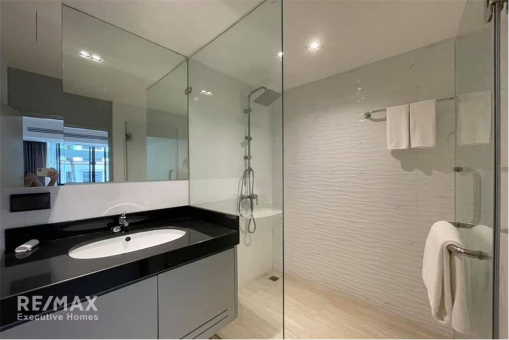 2BR Pet-Friendly Condo for Rent at 85K in Sukhumvit 19, Steps from BTS Asoke 8