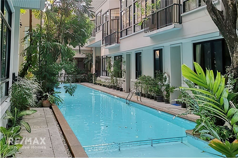 Pet-Friendly 4BR Townhouse for Rent at Sukhumvit 38 - 350sqm, 130K 13