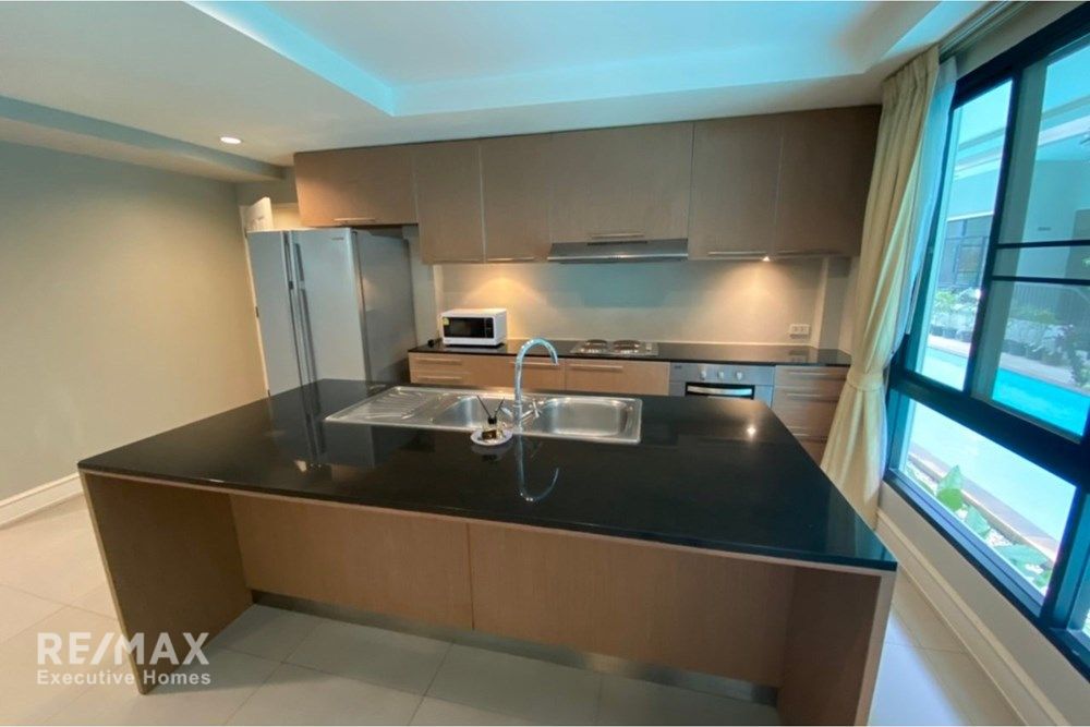 Pet-Friendly 4BR Townhouse for Rent at Sukhumvit 38 - 350sqm, 130K 3