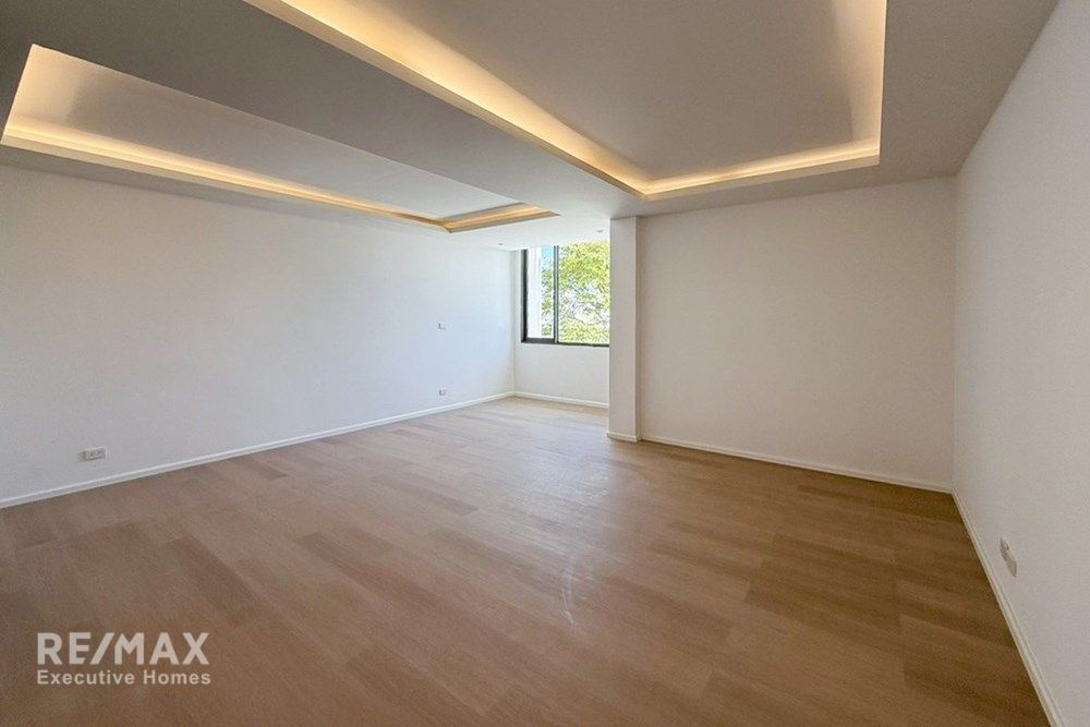 Smart Home Office Townhouse for Rent – 220K | 547sqm | Private Lift | Near Ekkamai 17