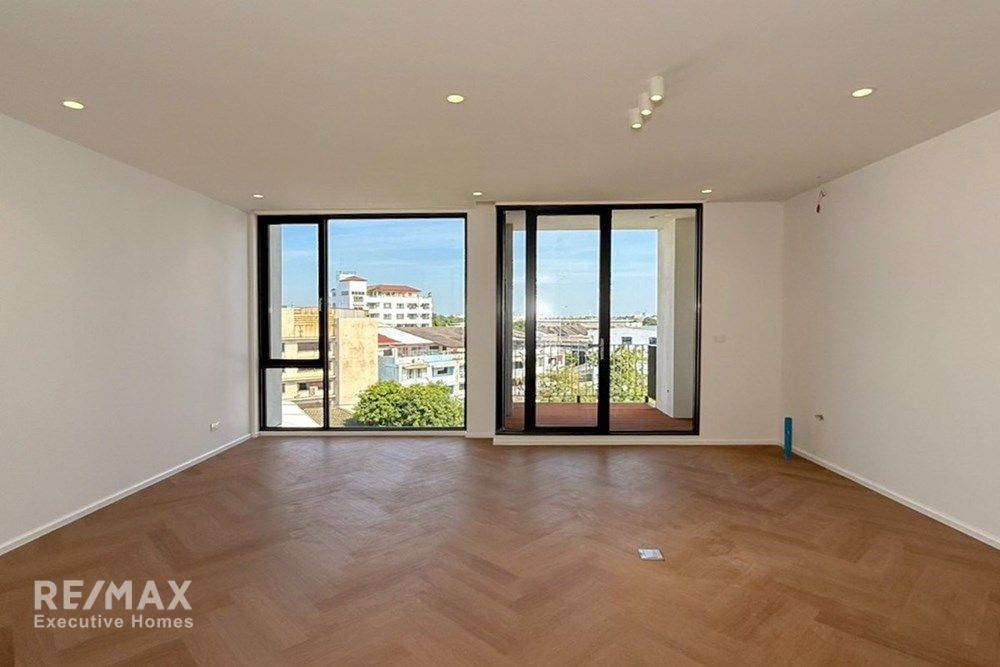 Smart Home Office Townhouse for Rent – 220K | 547sqm | Private Lift | Near Ekkamai 22