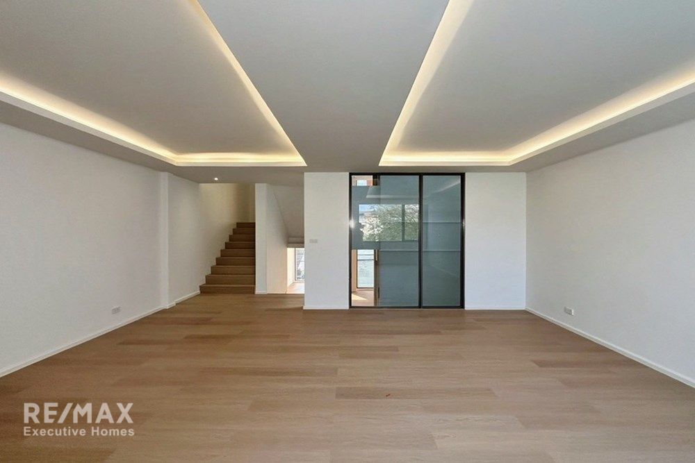 Luxury Smart Home Office Townhouse for Sale - 29.7M | 547sqm | Private Lift Near Ekkamai 12