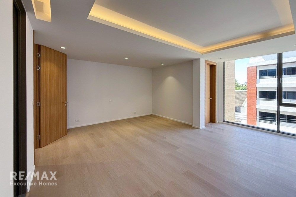 Luxury Smart Home Office Townhouse for Sale - 29.7M | 547sqm | Private Lift Near Ekkamai 14