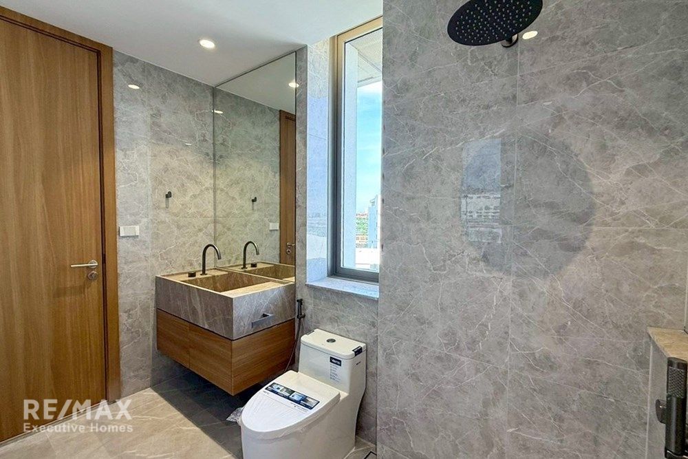 Luxury Smart Home Office Townhouse for Sale - 29.7M | 547sqm | Private Lift Near Ekkamai 17