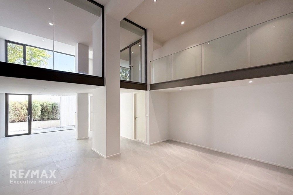 Luxury Smart Home Office Townhouse for Sale - 29.7M | 547sqm | Private Lift Near Ekkamai 8