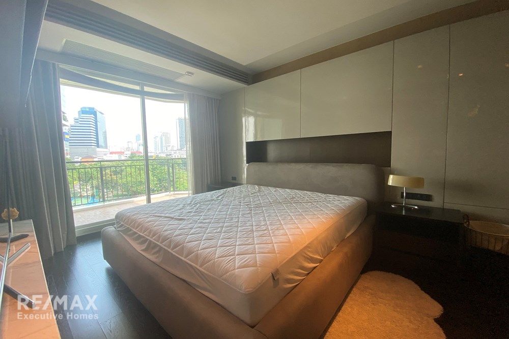 Spacious 3BR Duplex at The Crest Suk 24 | 248sqm | 9 Min Walk to BTS Phrom Phong 10