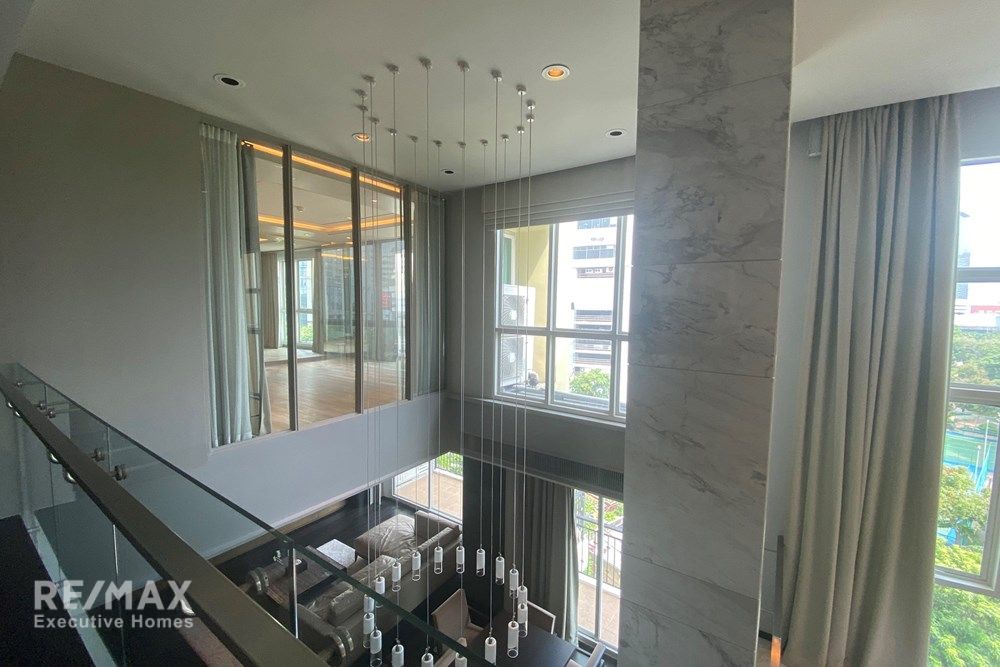 Spacious 3BR Duplex at The Crest Suk 24 | 248sqm | 9 Min Walk to BTS Phrom Phong 14