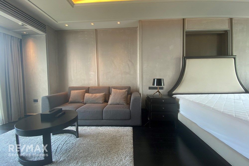 Spacious 3BR Duplex at The Crest Suk 24 | 248sqm | 9 Min Walk to BTS Phrom Phong 17