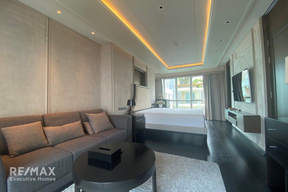 Spacious 3BR Duplex at The Crest Suk 24 | 248sqm | 9 Min Walk to BTS Phrom Phong 18