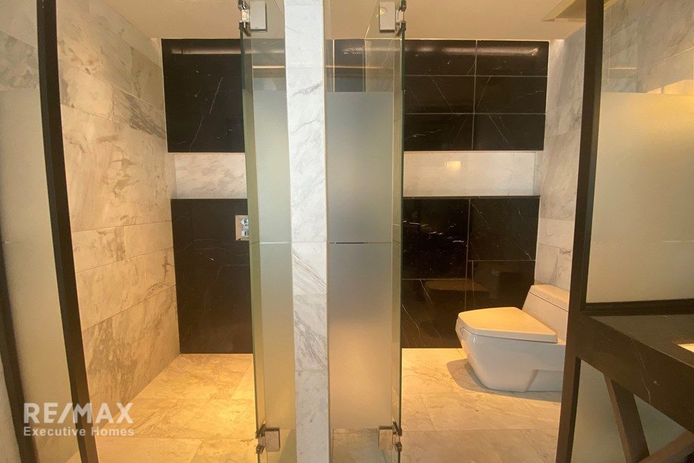 Spacious 3BR Duplex at The Crest Suk 24 | 248sqm | 9 Min Walk to BTS Phrom Phong 20