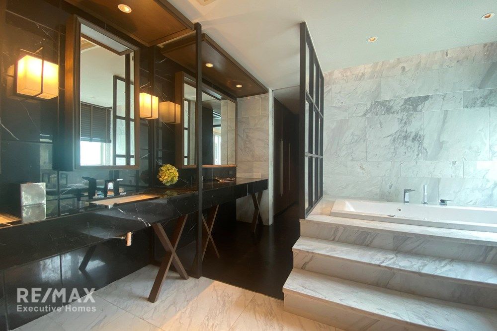 Spacious 3BR Duplex at The Crest Suk 24 | 248sqm | 9 Min Walk to BTS Phrom Phong 21