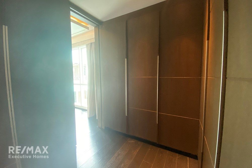 Spacious 3BR Duplex at The Crest Suk 24 | 248sqm | 9 Min Walk to BTS Phrom Phong 24