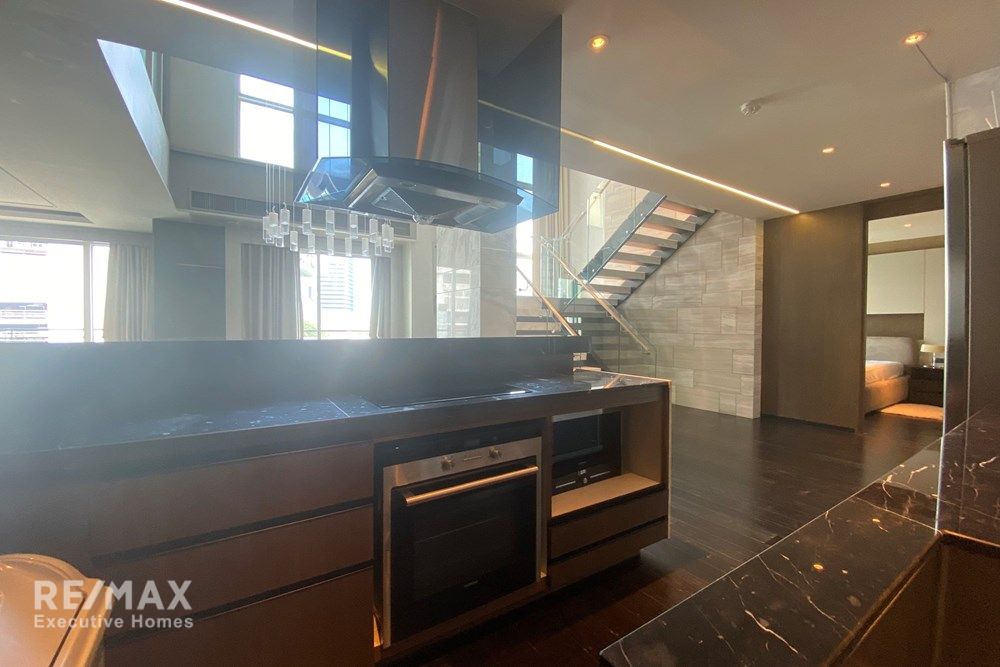 Spacious 3BR Duplex at The Crest Suk 24 | 248sqm | 9 Min Walk to BTS Phrom Phong 7